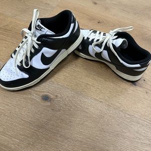 Women’s Nike Dunks, Vintage Panda, white/black/coconut, size 9 great condition!